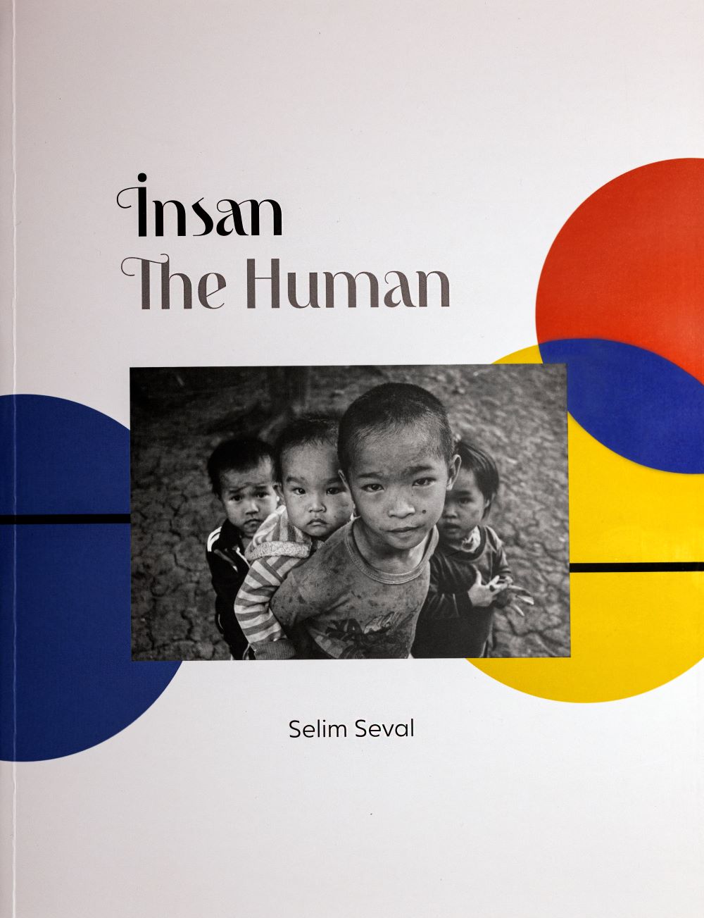 Hayat�n �iirini foto�raf dili ile yazan bir usta foto�raf��, SEL�M SEVAL ve onun yeni alb�m� �NSAN