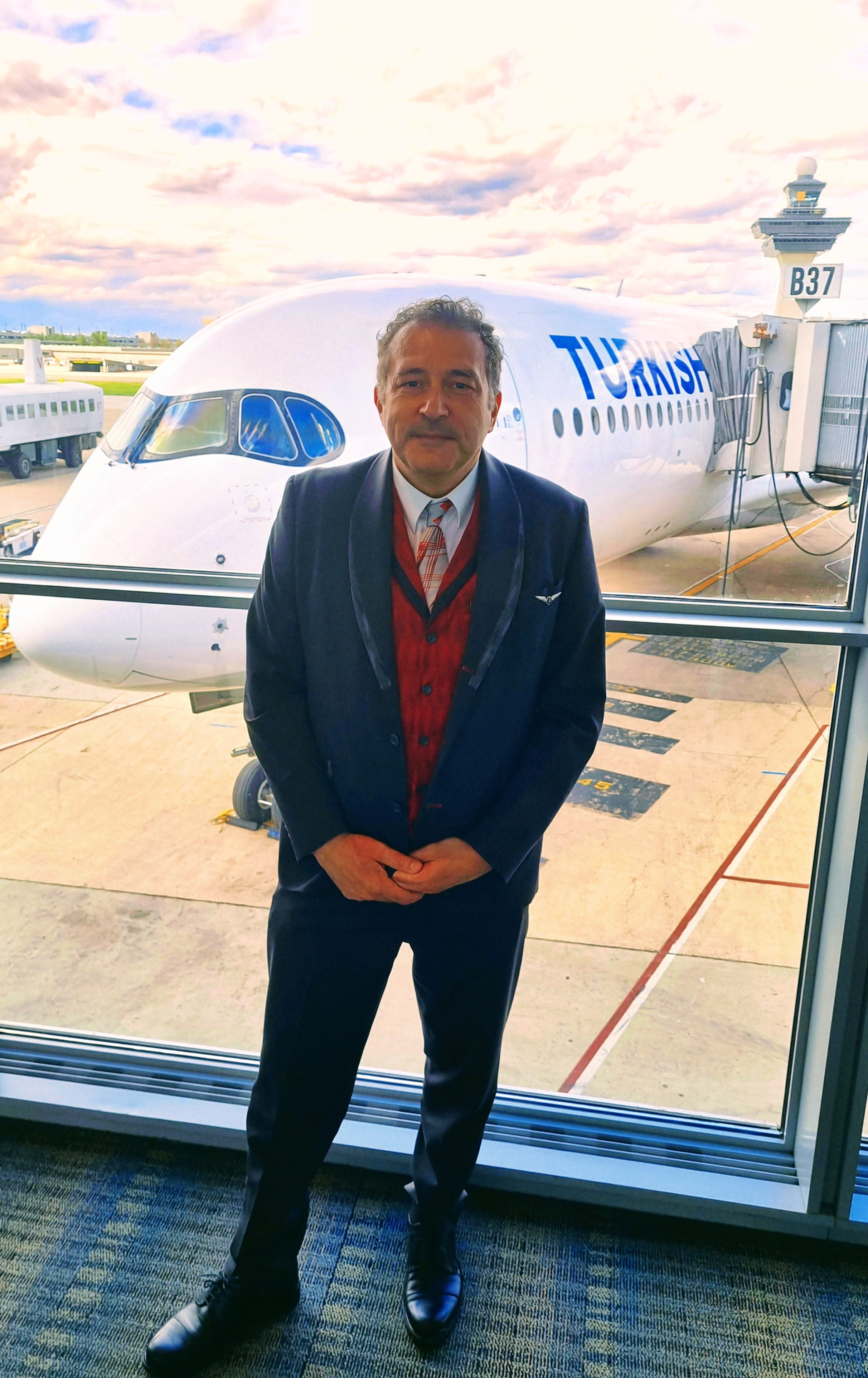Uaklarda geen bir mr - zzet Levi bizlerle