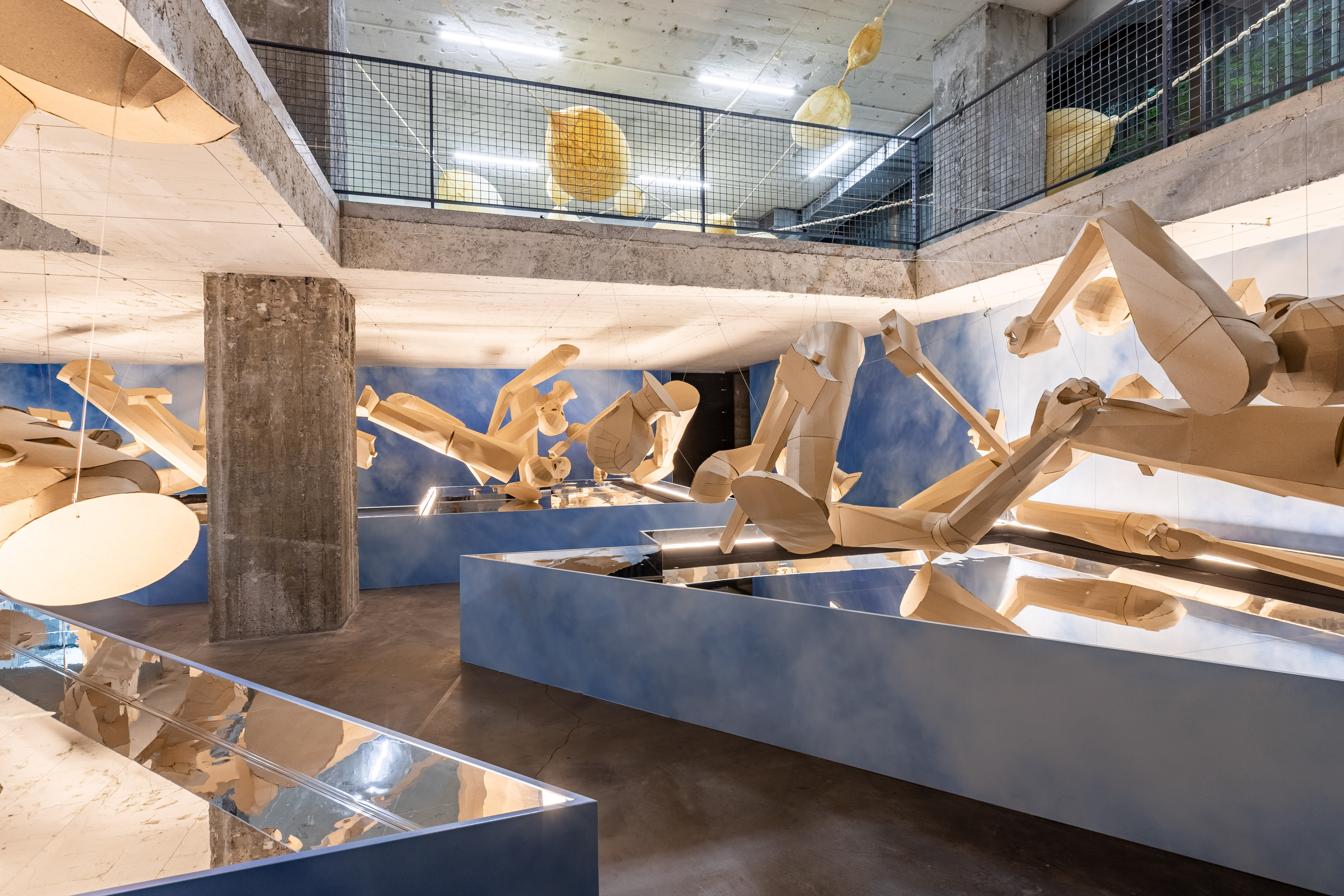18. stanbul Bienali´nin  Tepta´dan!
