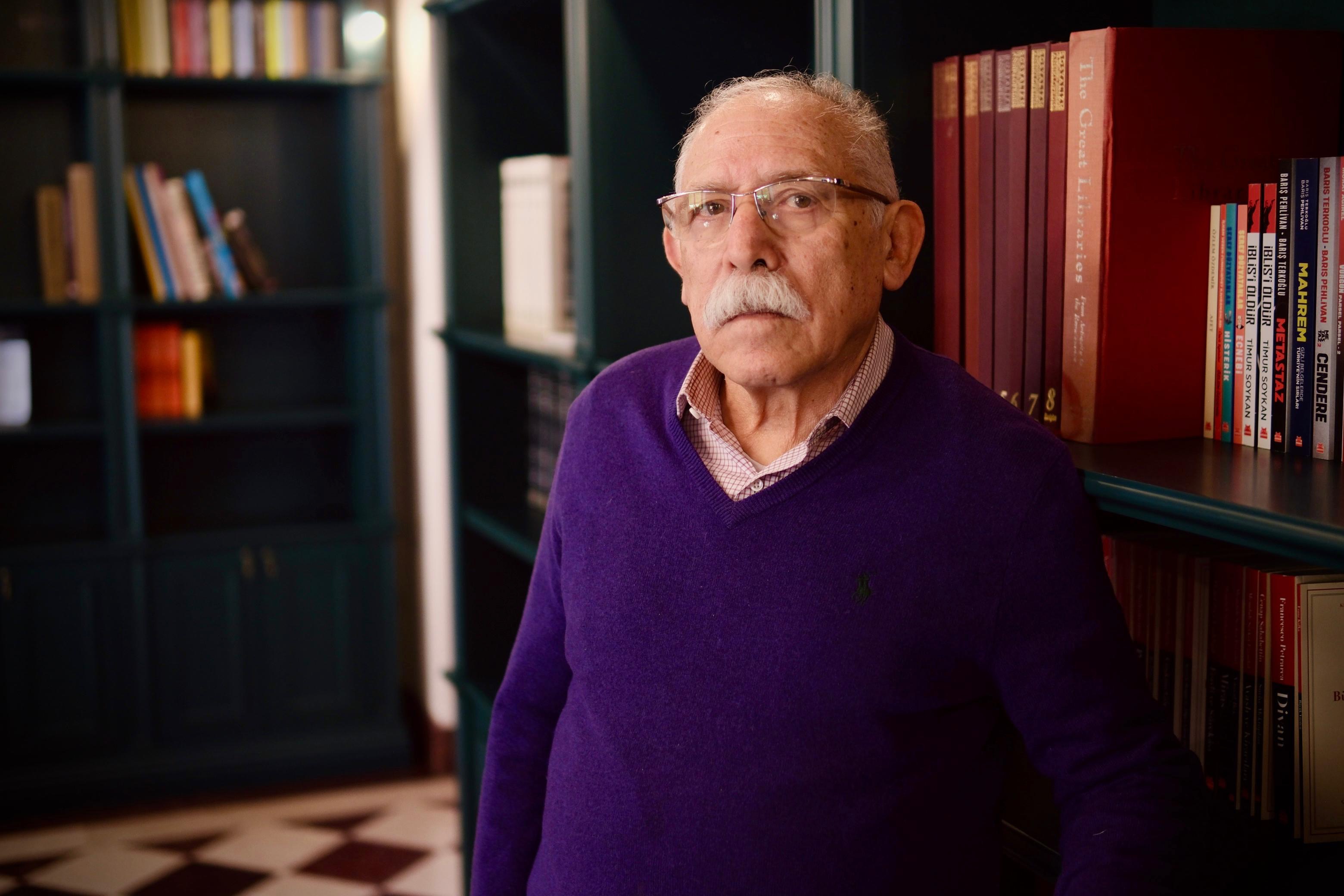 SNEMATEK´in duayeni Jak alom ile kitab zerine